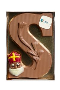Logo chocoladeletter gedecoreerd